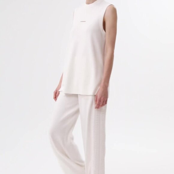 Side Slit Ecru Blouse - Picture 4 of 5